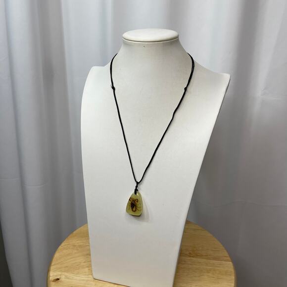 Insect pendant necklace on black cord gothic unusual jewelry costume - Picture 7 of 14